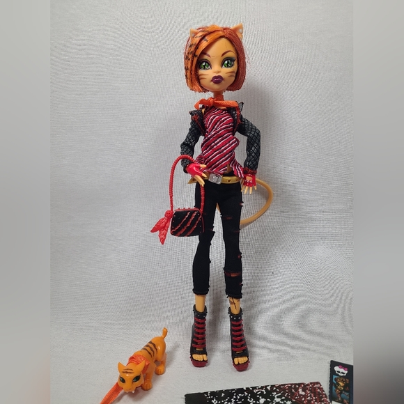 Monster High Toralei  Stripe First Wave With Purse, Journal, and Pet - Picture 2 of 5